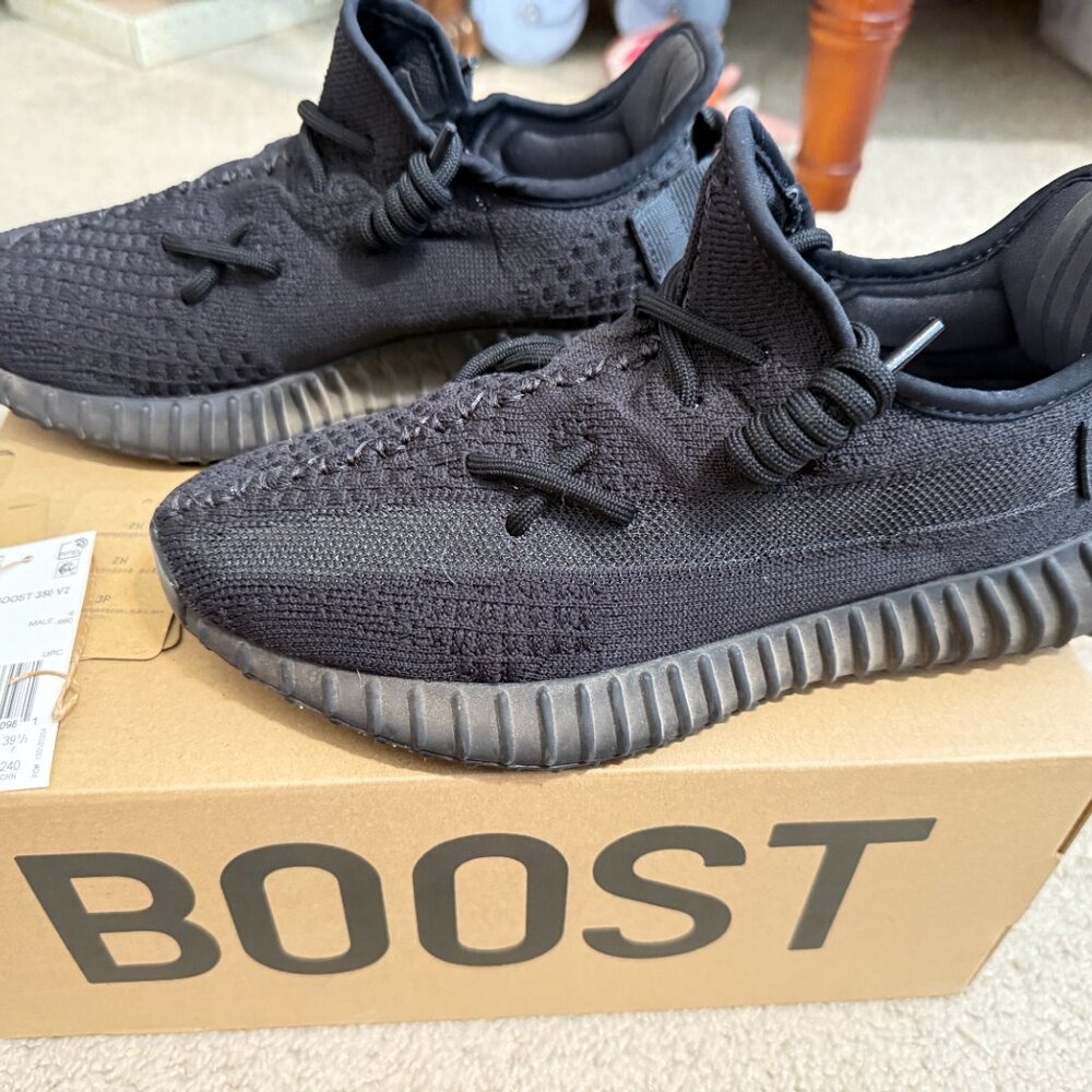 Authentic Adidas YEEZY Boost 350 V2 Onyx HQ4540 Unisex Low Trainers Sz.7.5W/6.5M